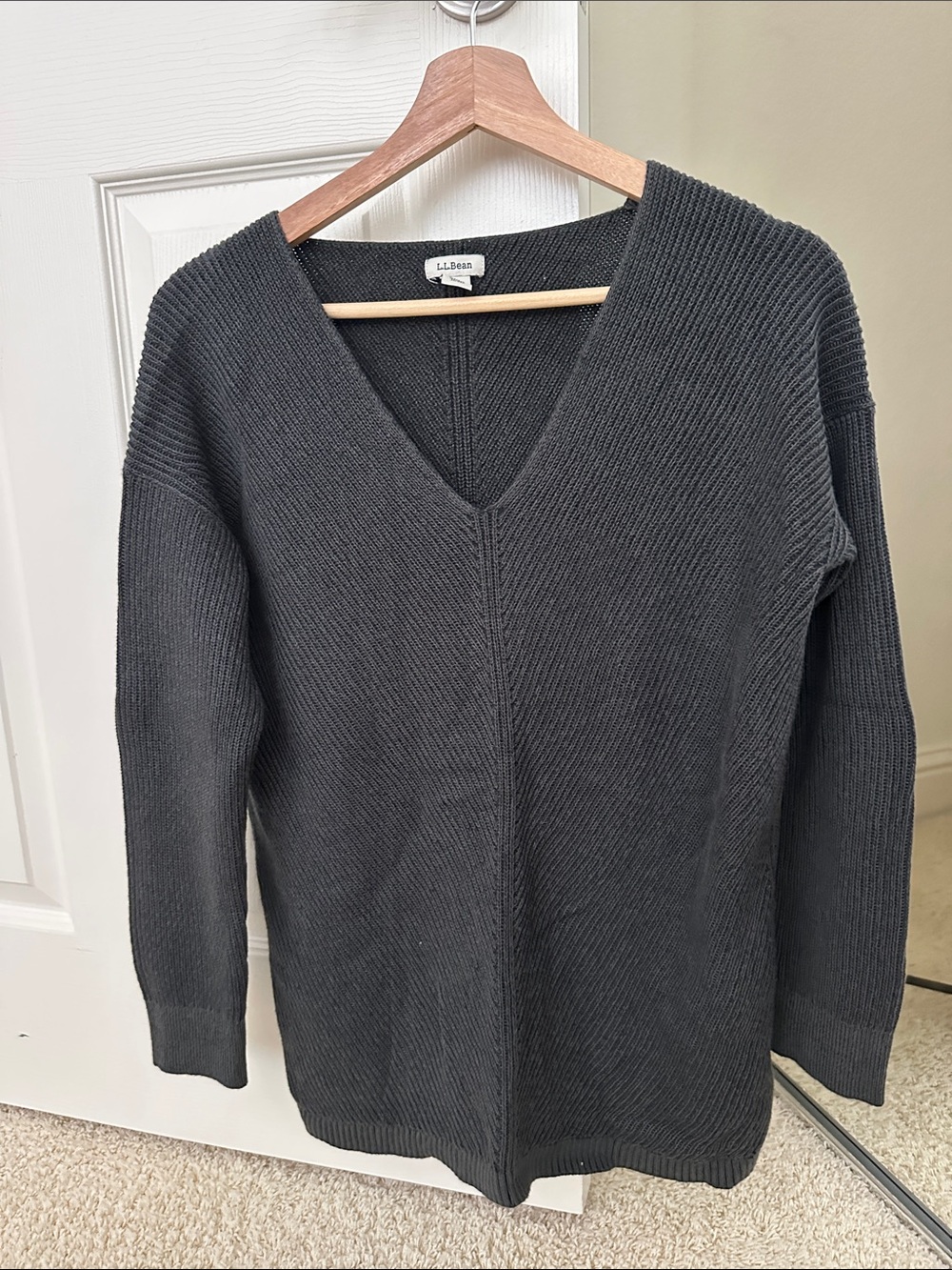 L.L. Bean Women's Dark Gray V-Neck Ribbed Knit Sweater